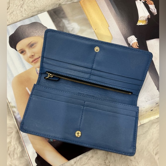 MARC JACOBS CONTINENTAL
WALLET IN BLUE GRAIN LEATHER - Picture 9 of 14